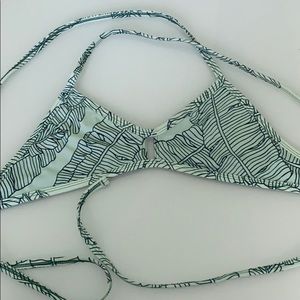 Jolyn vent top size M leafy print